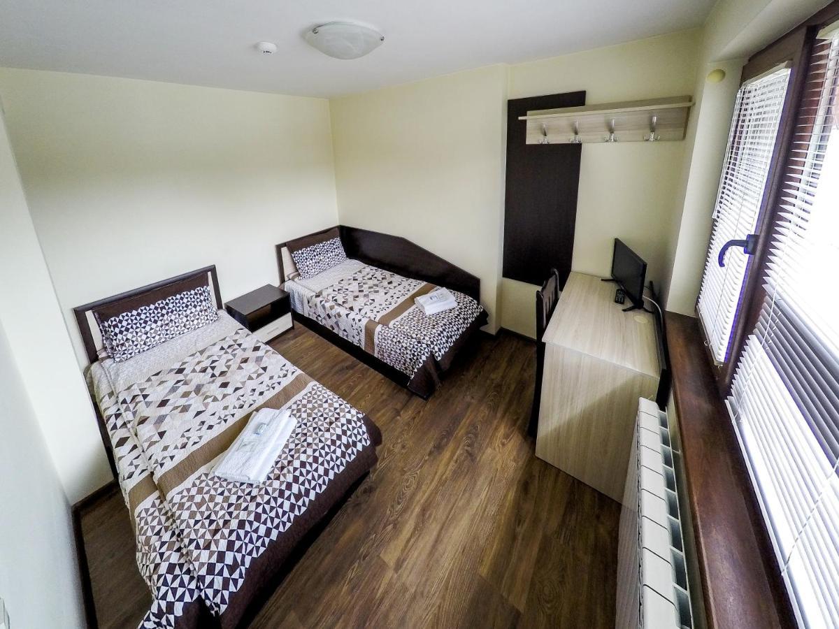 Divna Guest House Dospat Extérieur photo