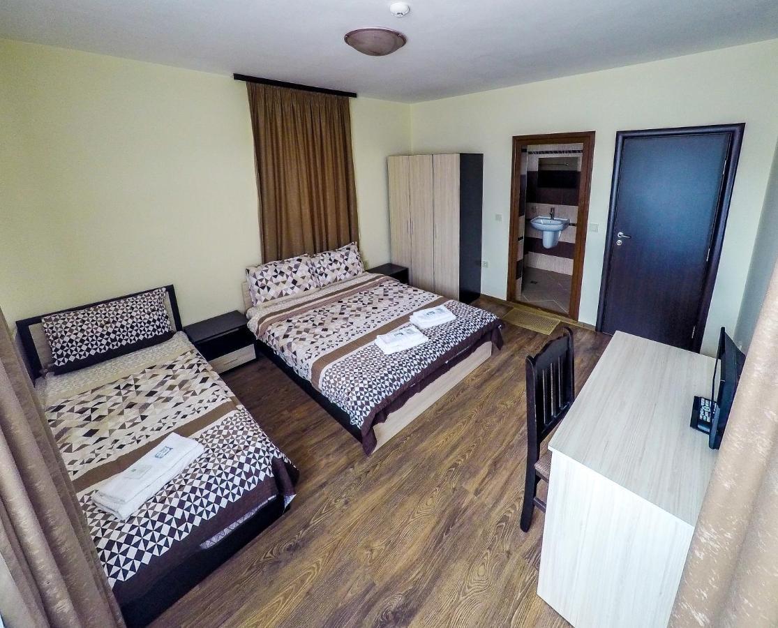 Divna Guest House Dospat Extérieur photo