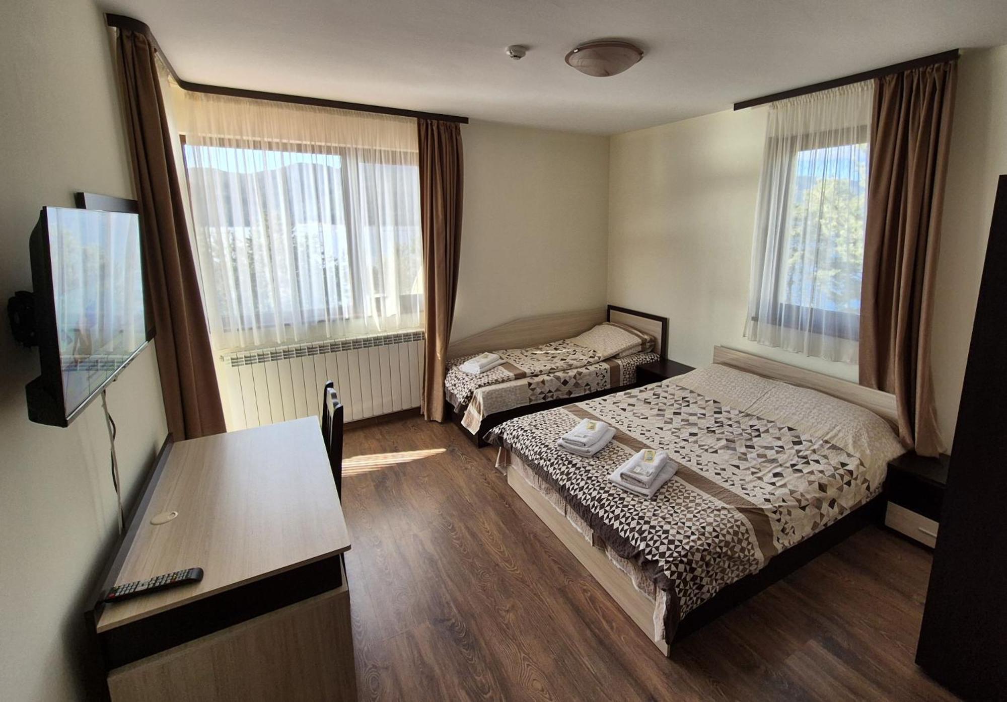 Divna Guest House Dospat Extérieur photo