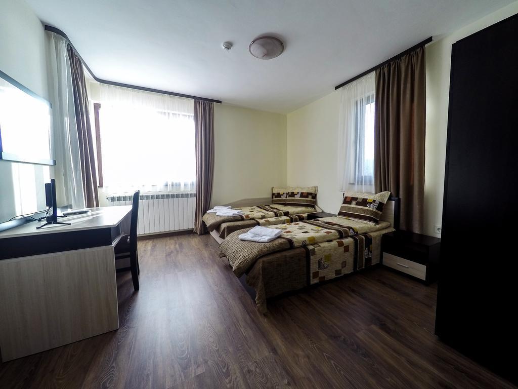 Divna Guest House Dospat Extérieur photo
